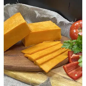 Сыр Чеддер оранжевый 45% DolceLatte ~300гр, ~7,2кг/кор