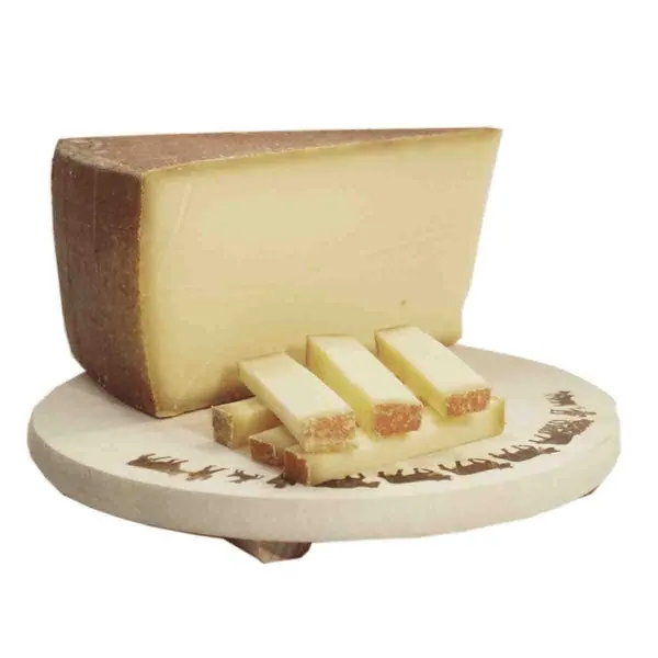 Сыр твердый Деревенский горный 49% Margot Fromages